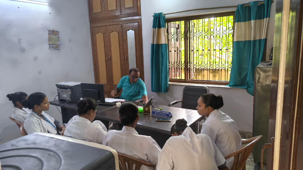 महिला पुनर्वास गृह 'सक्षम' में पाटलिपुत्र कॉलेज ऑफ नर्सिंग का शैक्षणिक भ्रमण, छात्राओं ने जाना मानसिक स्वास्थ्य एवं पुनर्वास का महत्व