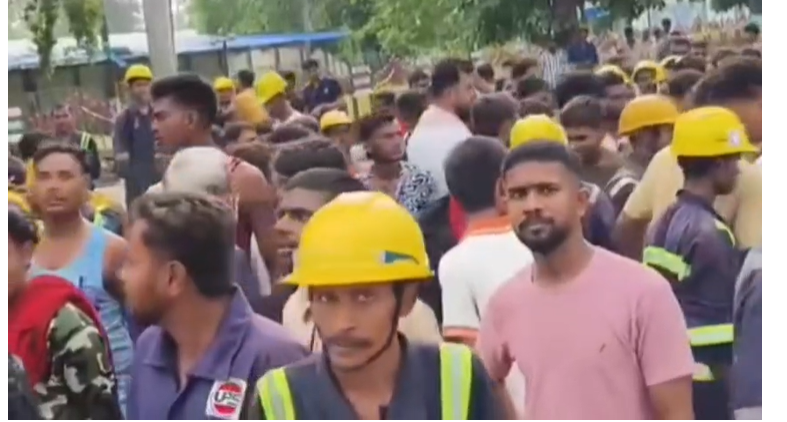 मुआवजे को लेकर बरौनी रिफाइनरी में हिंसक आंदोलन, पुलिस की लाठीचार्ज के बाद जमकर तोड़फोड़, करोड़ों की संपत्ति का नुकसान
