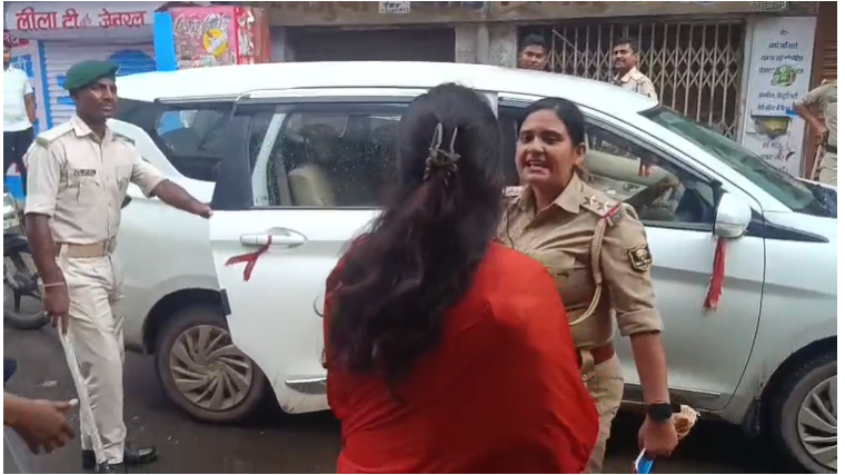 बांकीपुर उपचुनाव: बीजेपी कार्यकर्ताओं पर बदतमीजी का आरोप लगाने वाली युवती हिरासत में, पटना के न्यू जक्कनपुर इलाके से जबरन उठा ले गई पुलिस