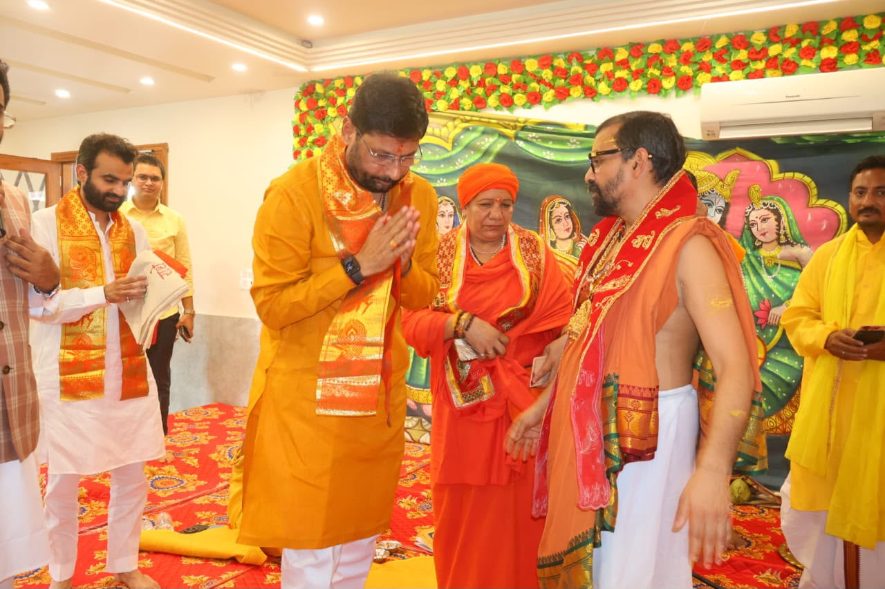 वृंदावन में श्री विद्या कोटि कुमकुमार्चन महायज्ञ का शुभारंभ, स्वामी अभिषेक ब्रह्मचारी ने रखे विचार