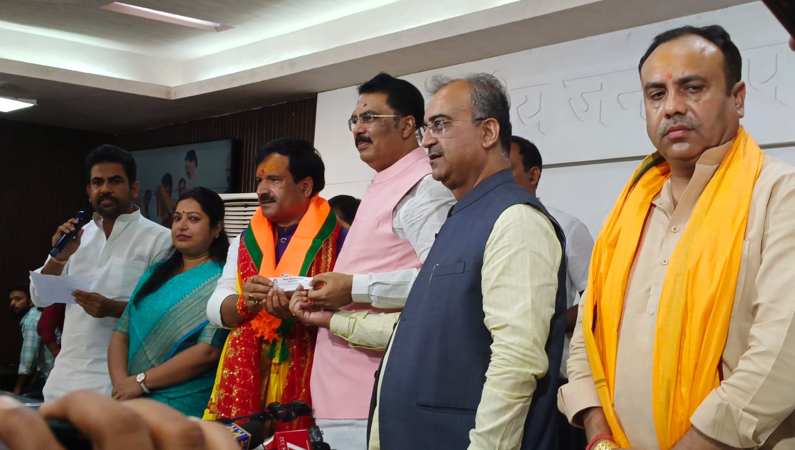 RJD छोड़ भाजपा में शामिल हुए मृत्युंजय तिवारी, बोले- ‘अब बीजेपी में ही जियेंगे और मरेंगे’