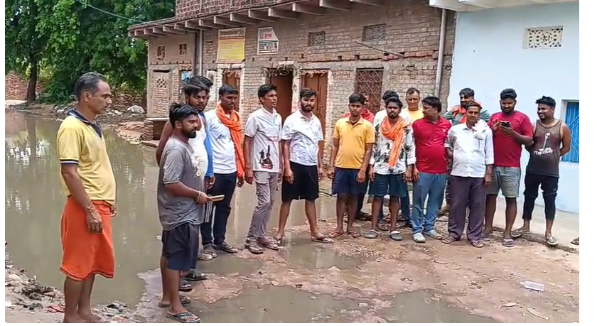 कैमूर के नसेज गांव में 8 साल से जलजमाव, 400 परिवार नारकीय जीवन जीने को मजबूर