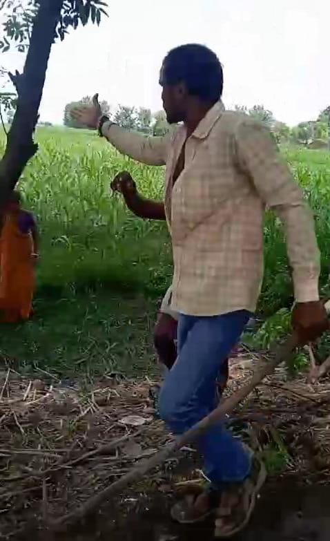 BIHAR: 5 कट्ठा जमीन के लिए भतीजे ने चाचा-चाची पर बरसाए लाठी-डंडे, मारपीट का वीडियो आया सामने