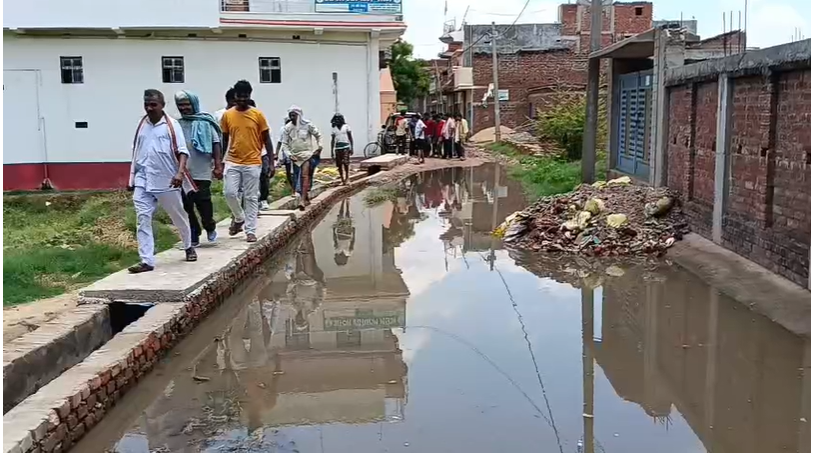 कैमूर के नसेज गांव में 8 साल से जलजमाव, 400 परिवार नारकीय जीवन जीने को मजबूर
