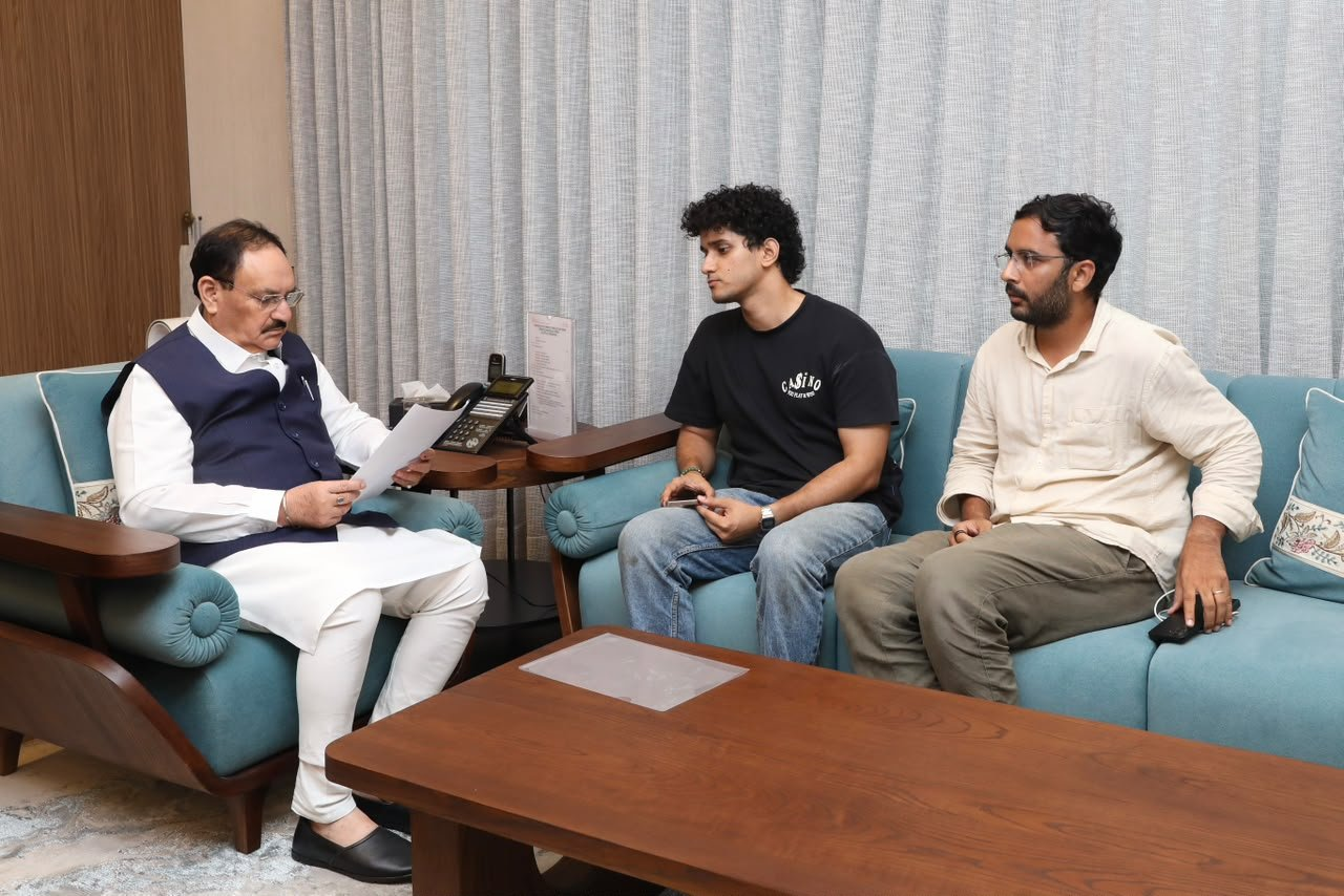 जेपी नड्डा से कॉकरोच जनता पार्टी के नेताओं ने की मुलाकात, मांगों पर चर्चा के बाद अभिजीत दीपके ने तोड़ा अनशन