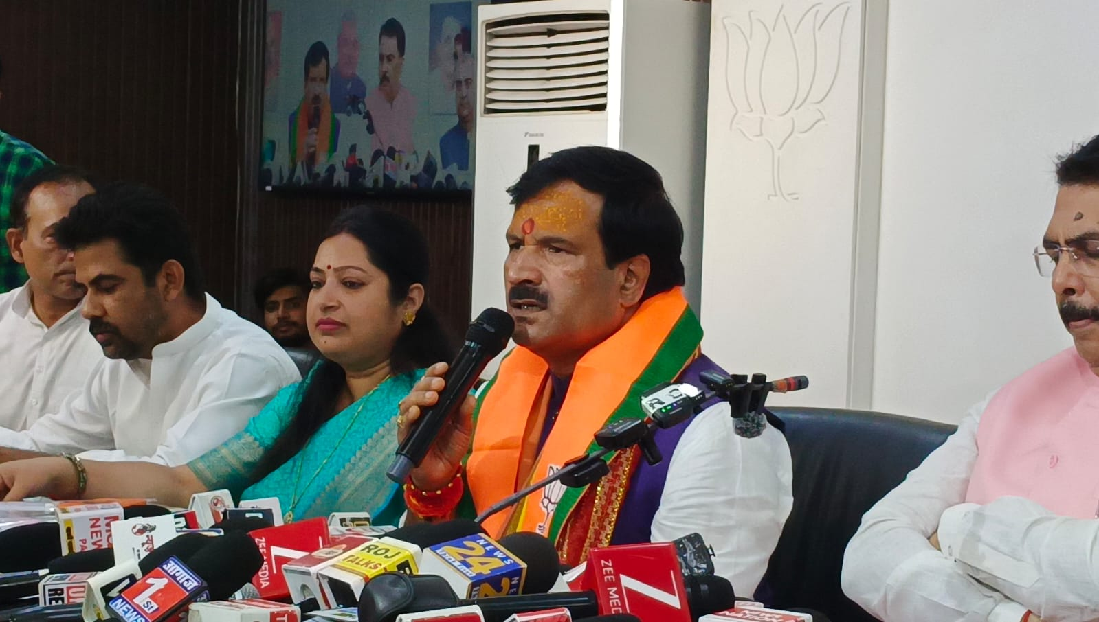 RJD छोड़ भाजपा में शामिल हुए मृत्युंजय तिवारी, बोले- ‘अब बीजेपी में ही जियेंगे और मरेंगे’