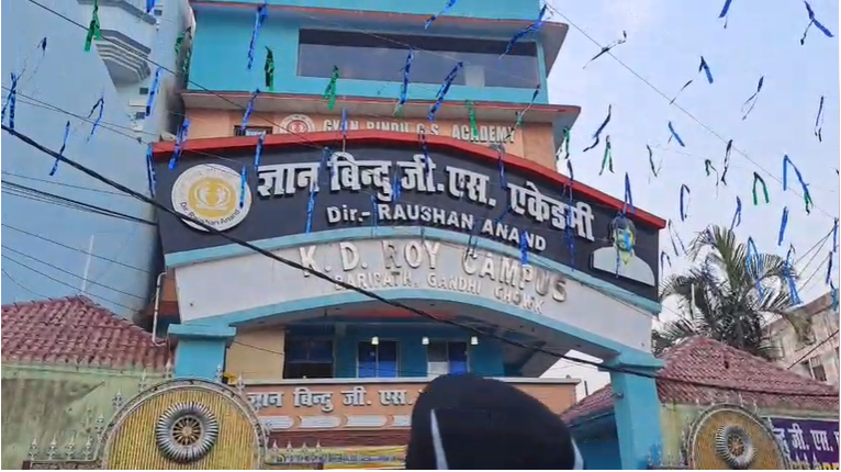 रौशन आनंद की रिहाई को लेकर पटना में छात्रों का उग्र प्रदर्शन, खान सर की गिरफ्तारी की मांग