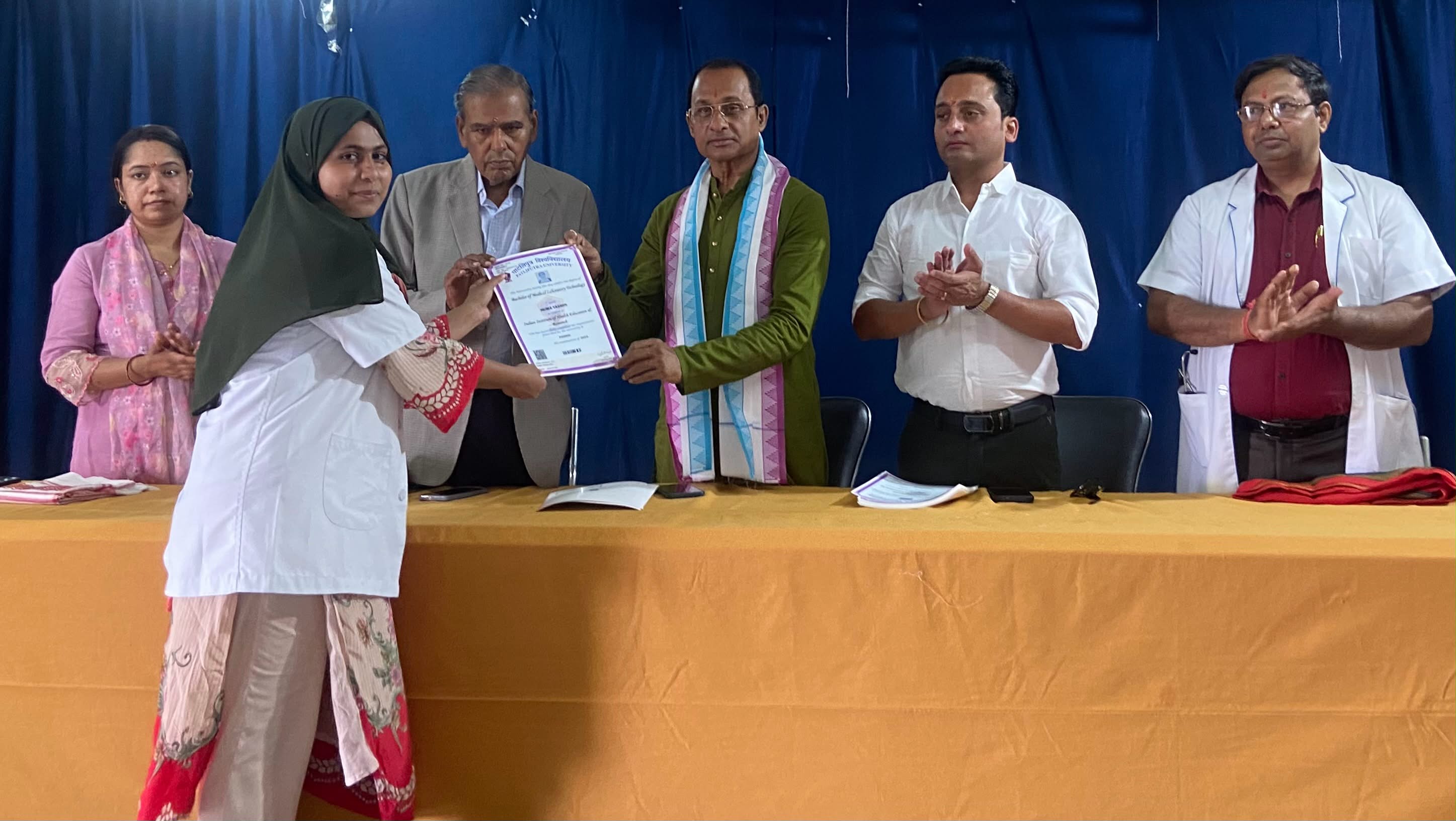 पटना के हेल्थ इंस्टिच्युट में दीक्षांत समारोह, 72 छात्र-छात्राओं को मिली स्नातक की उपाधि