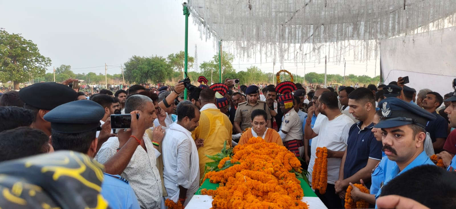 जब तक सूरज चांद रहेगा, शुभम तेरा नाम रहेगा: शहीद को अंतिम विदाई देने के लिए उमड़ा जनसैलाब