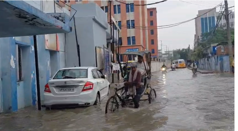 एक घंटे की बारिश में डूबा सासाराम सदर अस्पताल, ट्रॉमा सेंटर से ब्लड बैंक तक जलजमाव