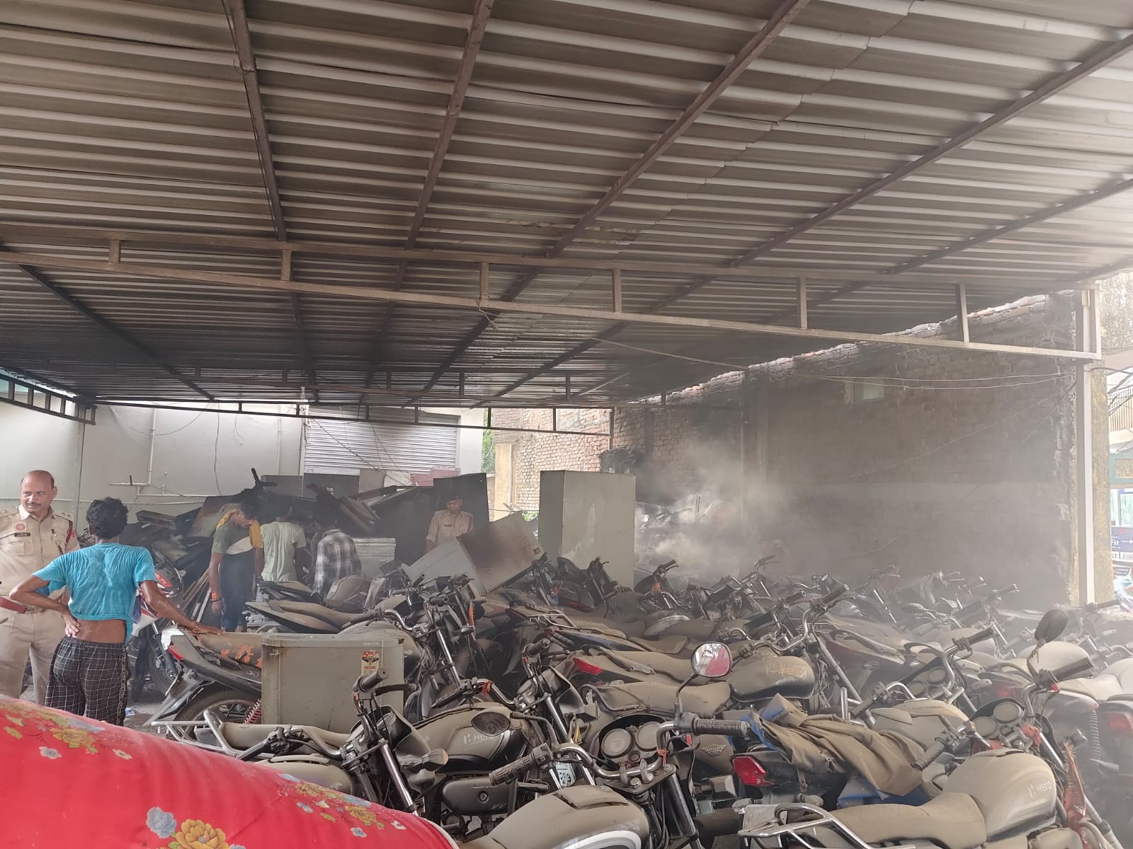 आरा के नवादा थाना परिसर में लगी आग, मालखाना में रखा सामान जलकर राख