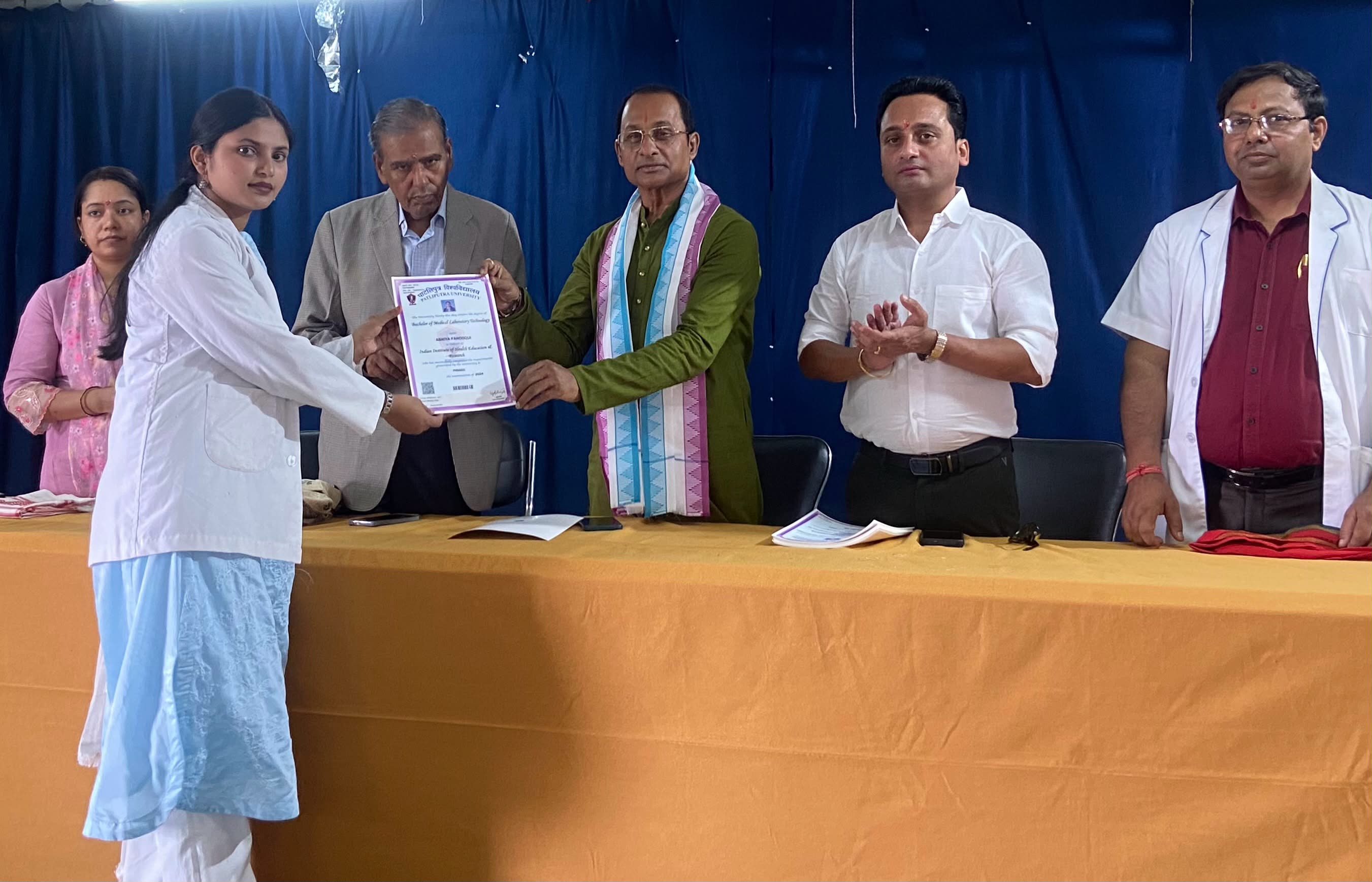 पटना के हेल्थ इंस्टिच्युट में दीक्षांत समारोह, 72 छात्र-छात्राओं को मिली स्नातक की उपाधि