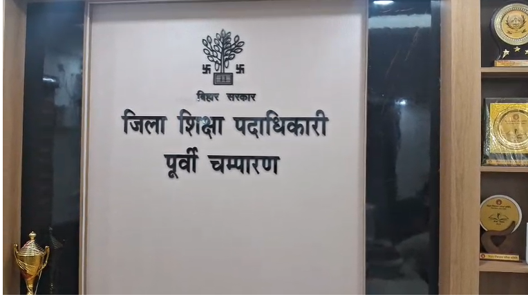 सरकारी स्कूल में मार्कशीट के नाम पर पैसे की वसूली का खेल, छात्रों से कैश लेते शिक्षकों का वीडियो सोशल मीडिया पर वायरल