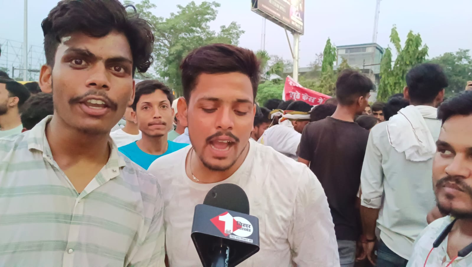 रौशन आनंद की रिहाई को लेकर पटना में छात्रों का उग्र प्रदर्शन, खान सर की गिरफ्तारी की मांग