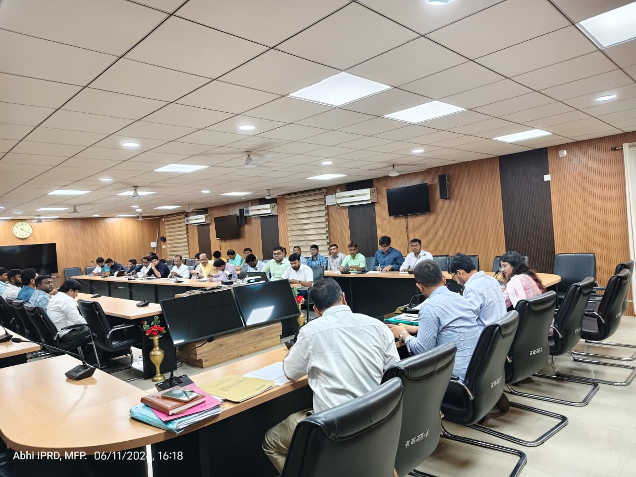 मुजफ्फरपुर में DM का बड़ा एक्शन, तीन प्रखंडों के सहकारिता प्रसार पदाधिकारियों का वेतन रोका