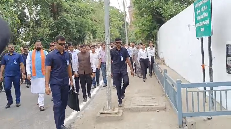CM सम्राट चौधरी के कार्यक्रम में हवाई चप्पल पहनकर ड्यूटी करता दिखा पुलिसकर्मी, VIDEO वायरल