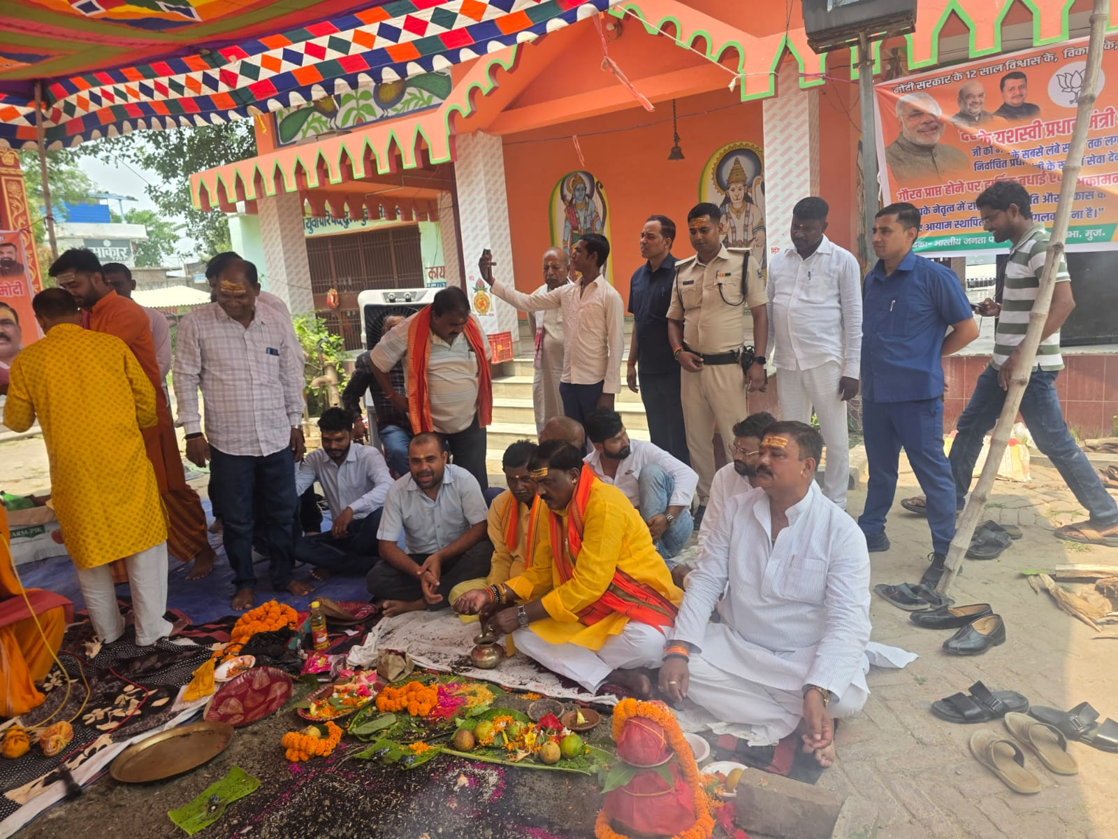 BIHAR NEWS : PM मोदी के लिए शिव मंदिर में हुआ महाहवन! मंत्री केदार गुप्ता ने की ऐसी प्रार्थना, जुटे सैकड़ों समर्थक