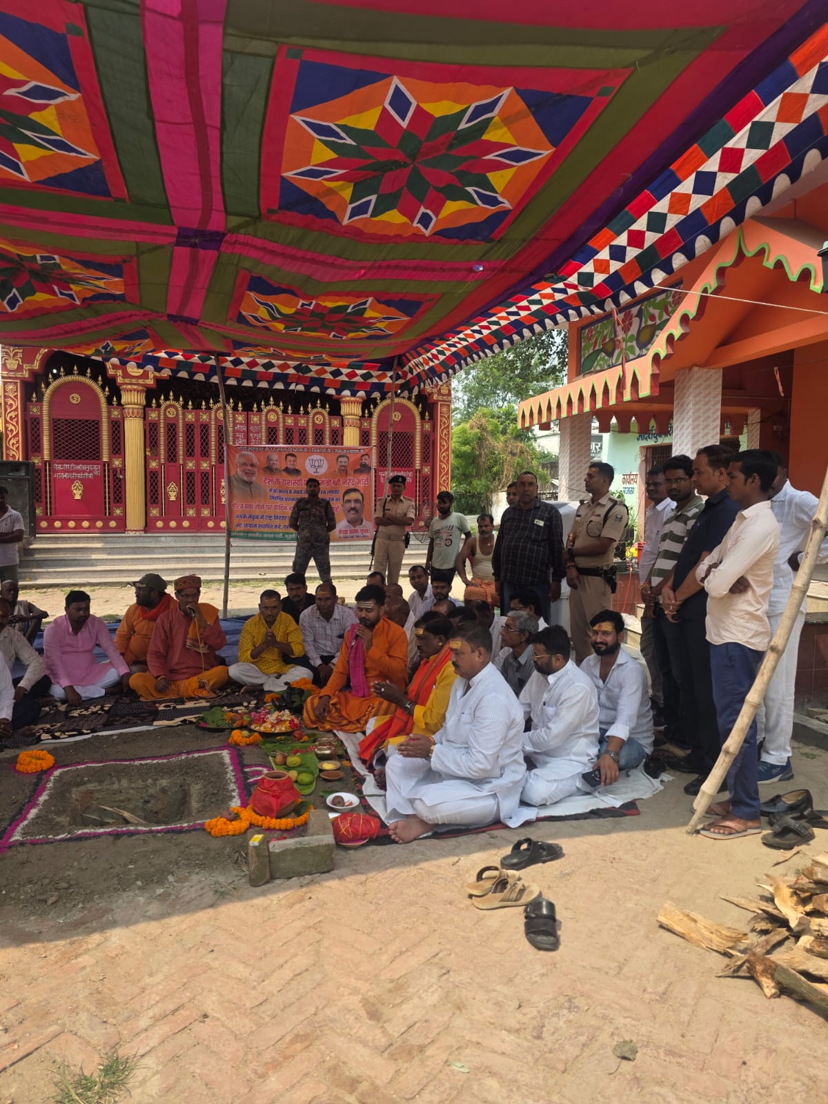 BIHAR NEWS : PM मोदी के लिए शिव मंदिर में हुआ महाहवन! मंत्री केदार गुप्ता ने की ऐसी प्रार्थना, जुटे सैकड़ों समर्थक