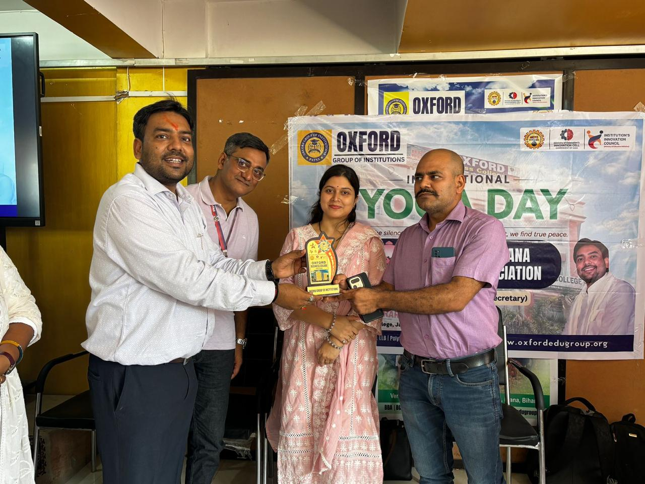 ऑक्सफोर्ड ग्रुप ऑफ इंस्टीट्यूशंस के पटना कैंपस में हर्षोल्लास और उत्साह के साथ मनाया गया अंतर्राष्ट्रीय योग दिवस