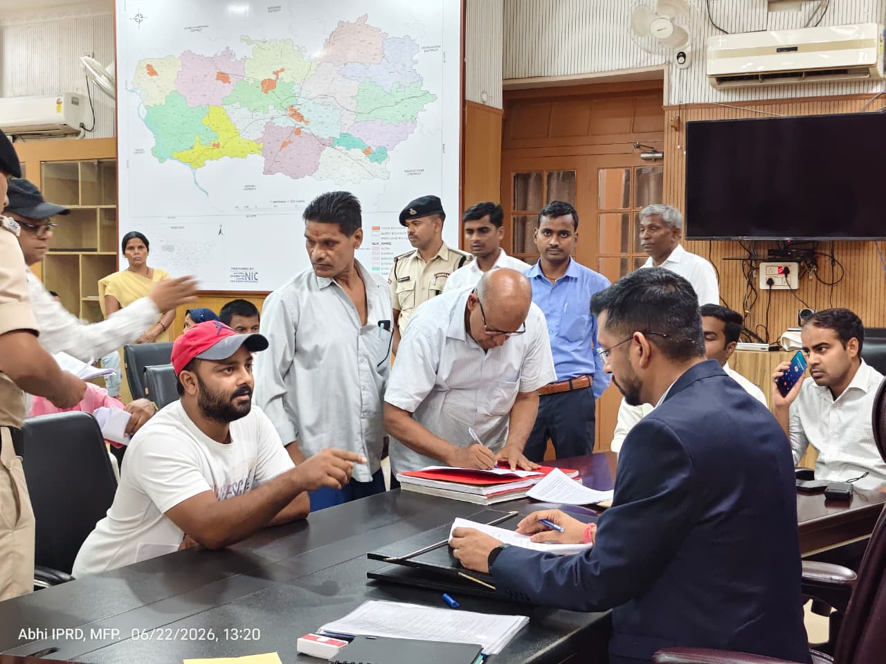 कुमार गौरव ने संभाली मुजफ्फरपुर डीएम की जिम्मेदारी, जनकल्याण योजनाओं को अंतिम व्यक्ति तक पहुंचाने का लिया संकल्प