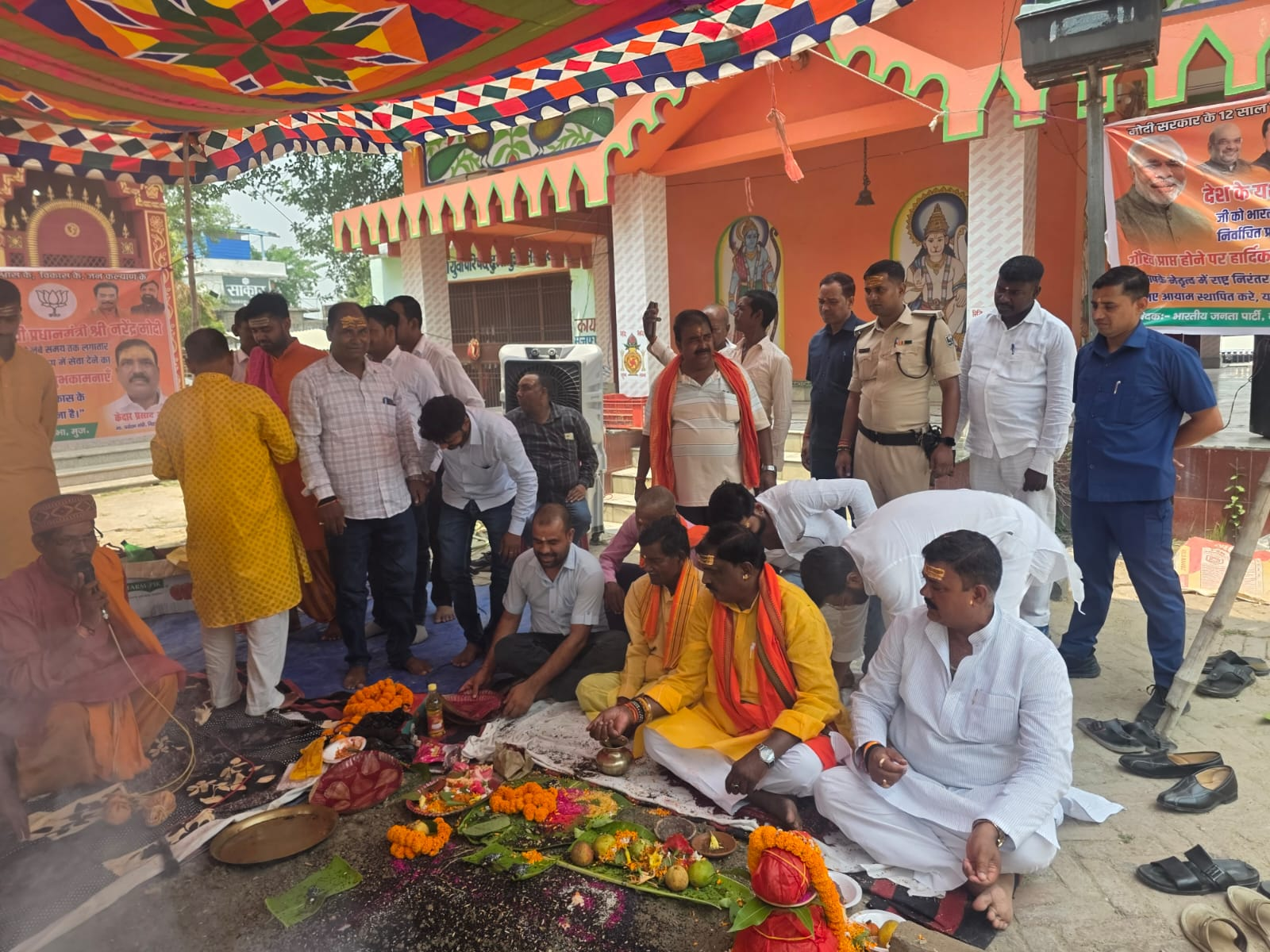 BIHAR NEWS : PM मोदी के लिए शिव मंदिर में हुआ महाहवन! मंत्री केदार गुप्ता ने की ऐसी प्रार्थना, जुटे सैकड़ों समर्थक