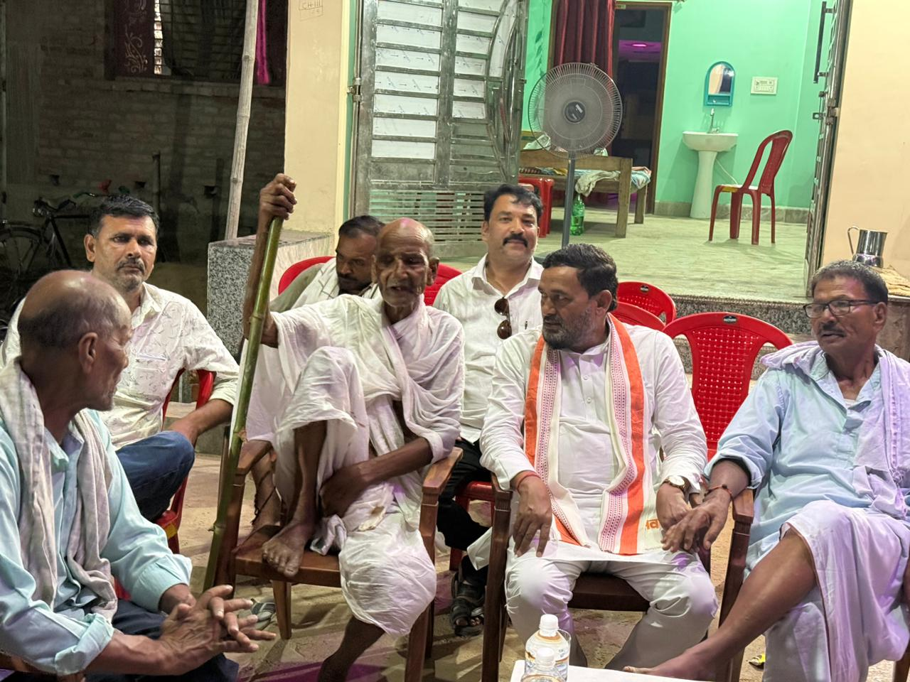 रौशन आनंद के परिवारवालों से मिले जन सुराज नेता किशोर कुमार, प्रिंस यादव की संदिग्ध मौत की CBI जांच की मांग