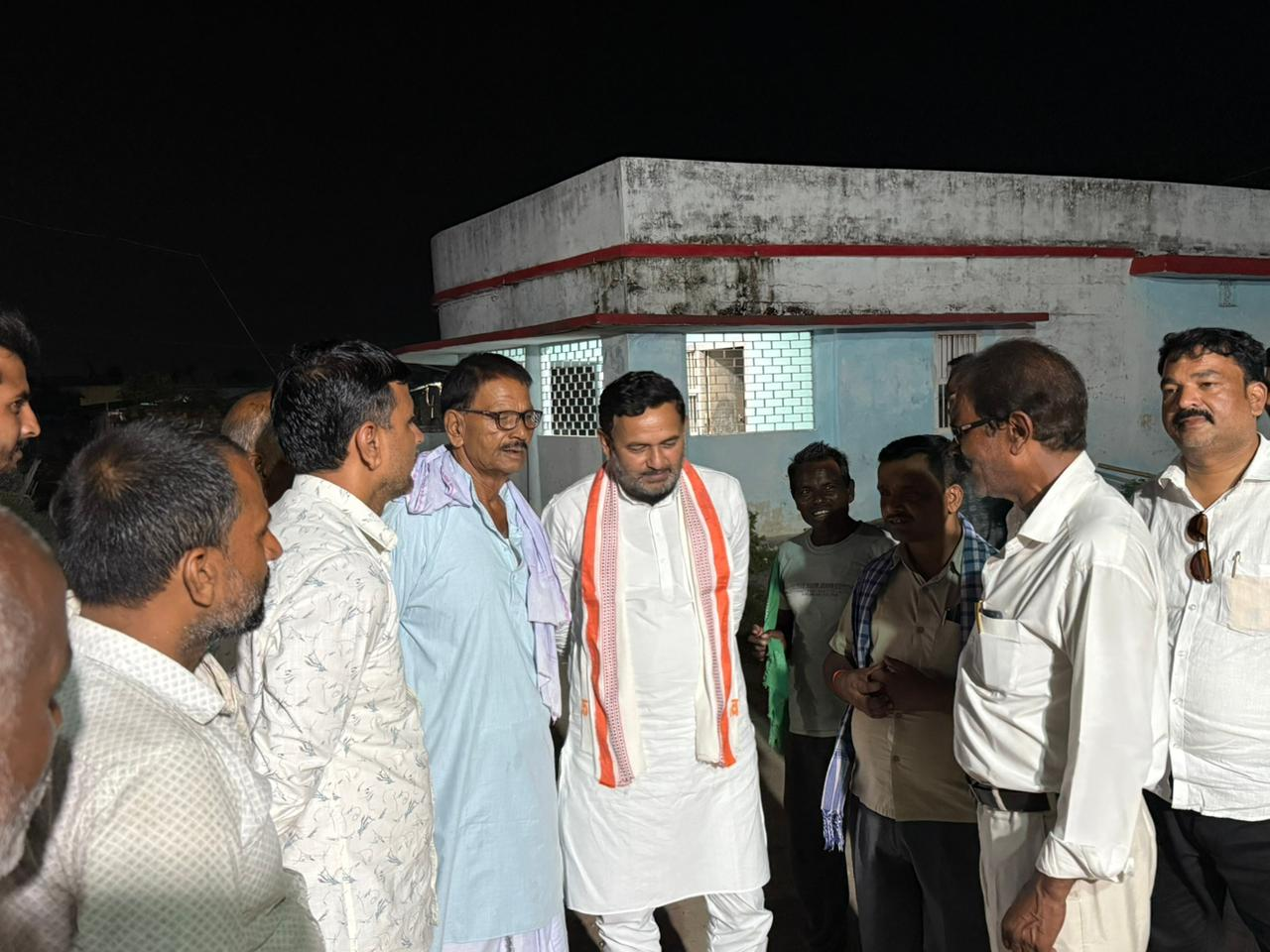 रौशन आनंद के परिवारवालों से मिले जन सुराज नेता किशोर कुमार, प्रिंस यादव की संदिग्ध मौत की CBI जांच की मांग