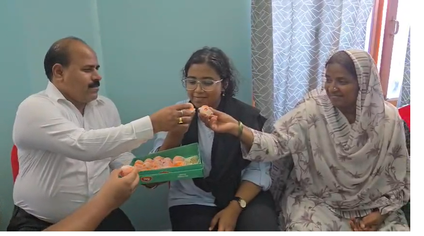 कपड़ा सिलाई करने वाले की बेटी बनी जिला श्रम कल्याण पदाधिकारी, शगुफ्ता फिरदौस ने बढ़ाया पूर्वी चंपारण का मान