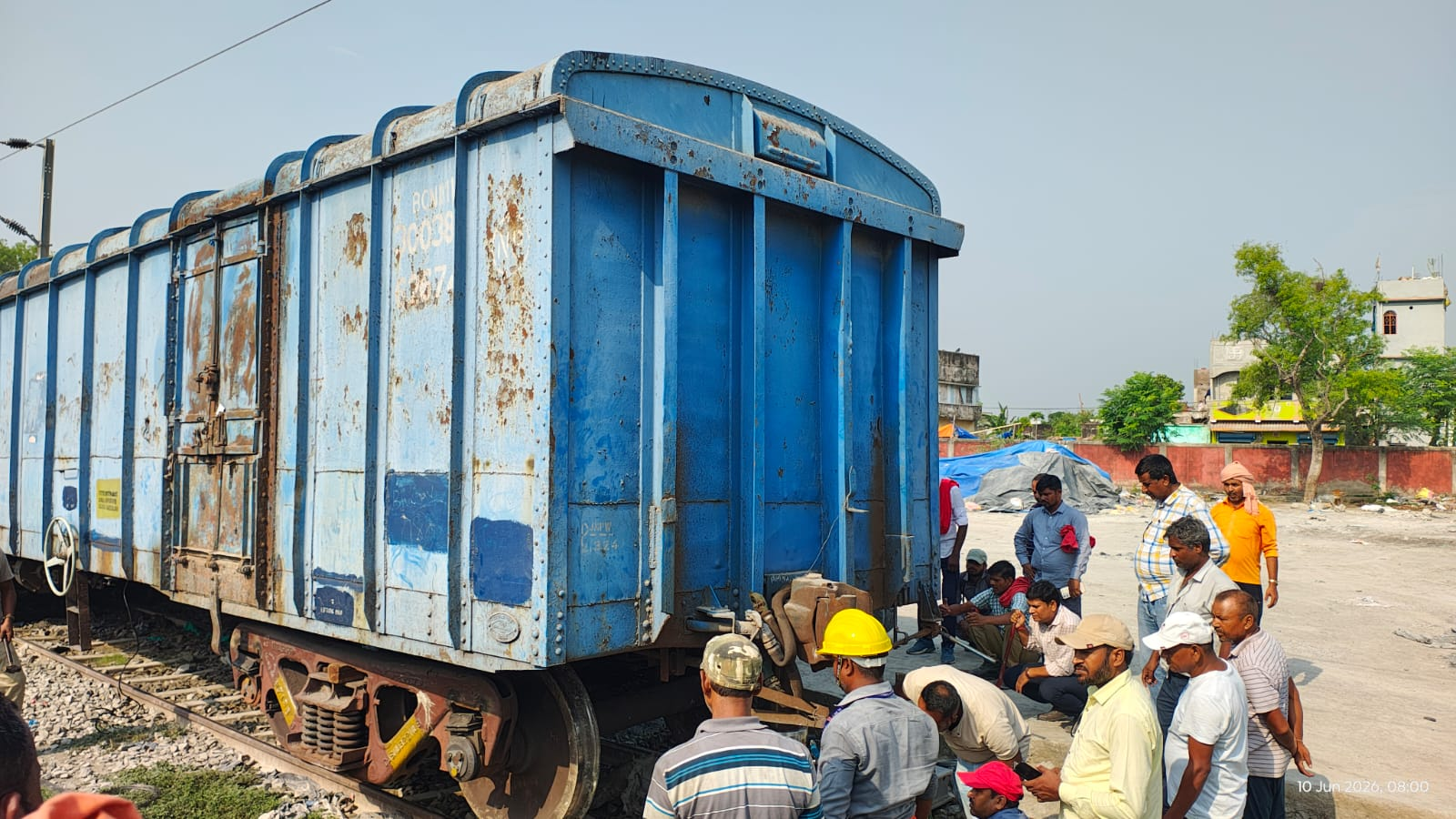 जमुई रेलवे यार्ड में मालगाड़ी के दो वैगन बेपटरी, तीन घंटे की मशक्कत के बाद बहाल हुआ परिचालन