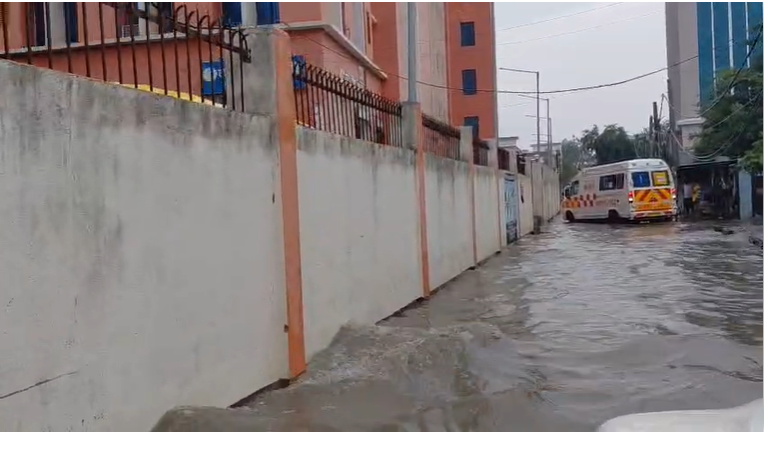 एक घंटे की बारिश में डूबा सासाराम सदर अस्पताल, ट्रॉमा सेंटर से ब्लड बैंक तक जलजमाव