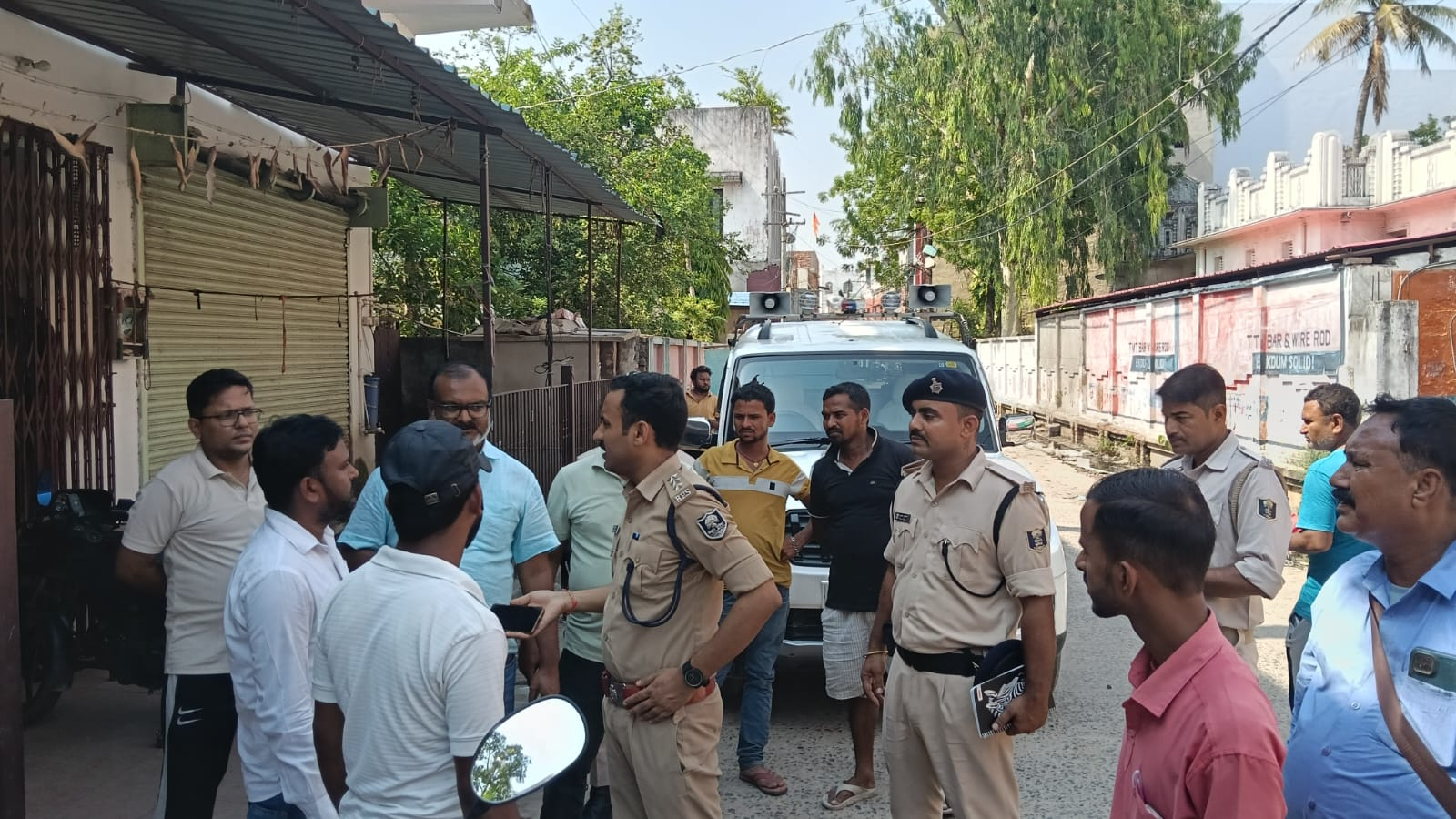 मधुबनी के जयनगर में दिनदहाड़े 6 लाख की लूट, हथियार के बल पर रिलायंस स्मार्ट प्वाइंट के मैनेजर को बनाया निशाना  