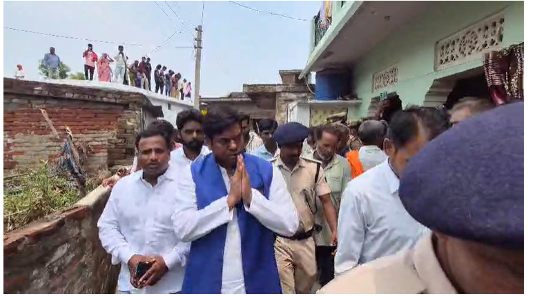 लक्ष्मण निषाद हत्याकांड: पीड़ित परिवार से मिले मुकेश सहनी, बोले- हर दोषी को सजा दिलाएंगे
