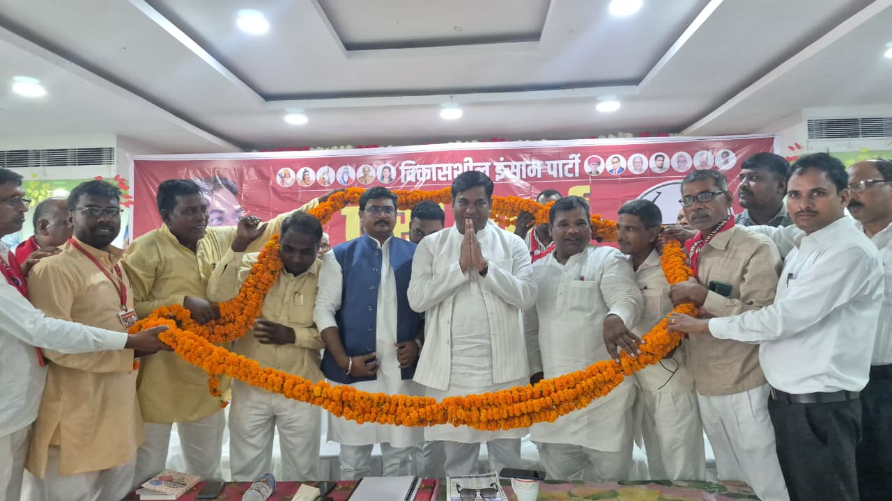 अम्बेडकरनगर पहुंचे सहनी, कहा..उत्तर प्रदेश में 101 दिन की संकल्प यात्रा निकालेगी वीआईपी, गांव-गांव गूंजेगी आरक्षण की मांग