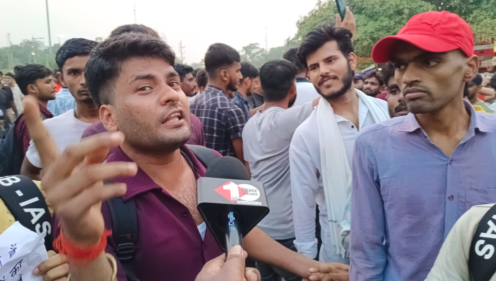 रौशन आनंद की रिहाई को लेकर पटना में छात्रों का उग्र प्रदर्शन, खान सर की गिरफ्तारी की मांग