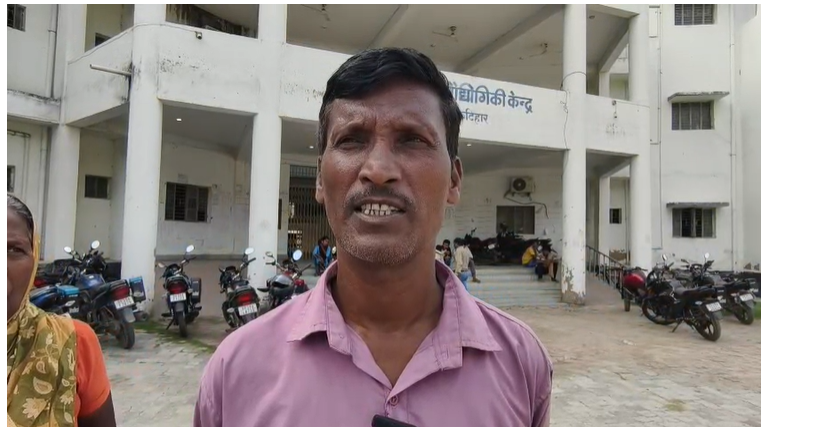 जमीन विवाद में अंचल कार्यालय बना रणक्षेत्र, सुनवाई के दौरान आपस में भिड़ीं महिलाएं
