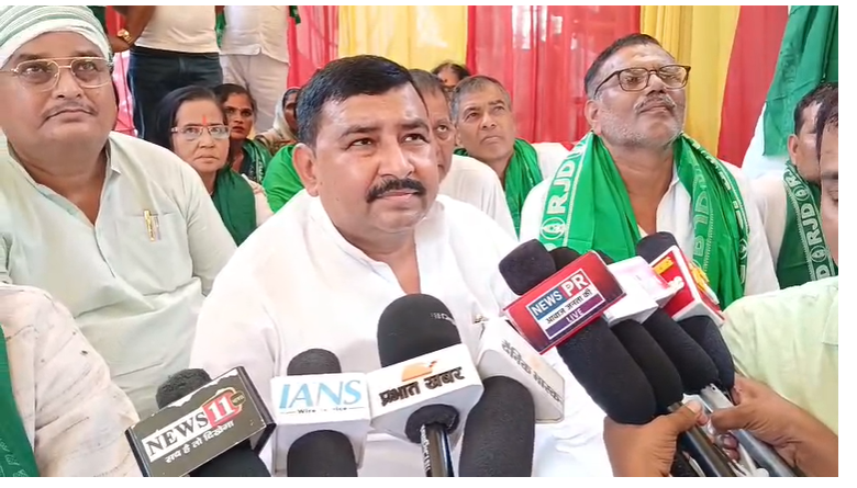 महंगाई-बेरोजगारी पर राजद का हल्लाबोल, गयाजी में महाधरना के माध्यम से सरकार को घेरा