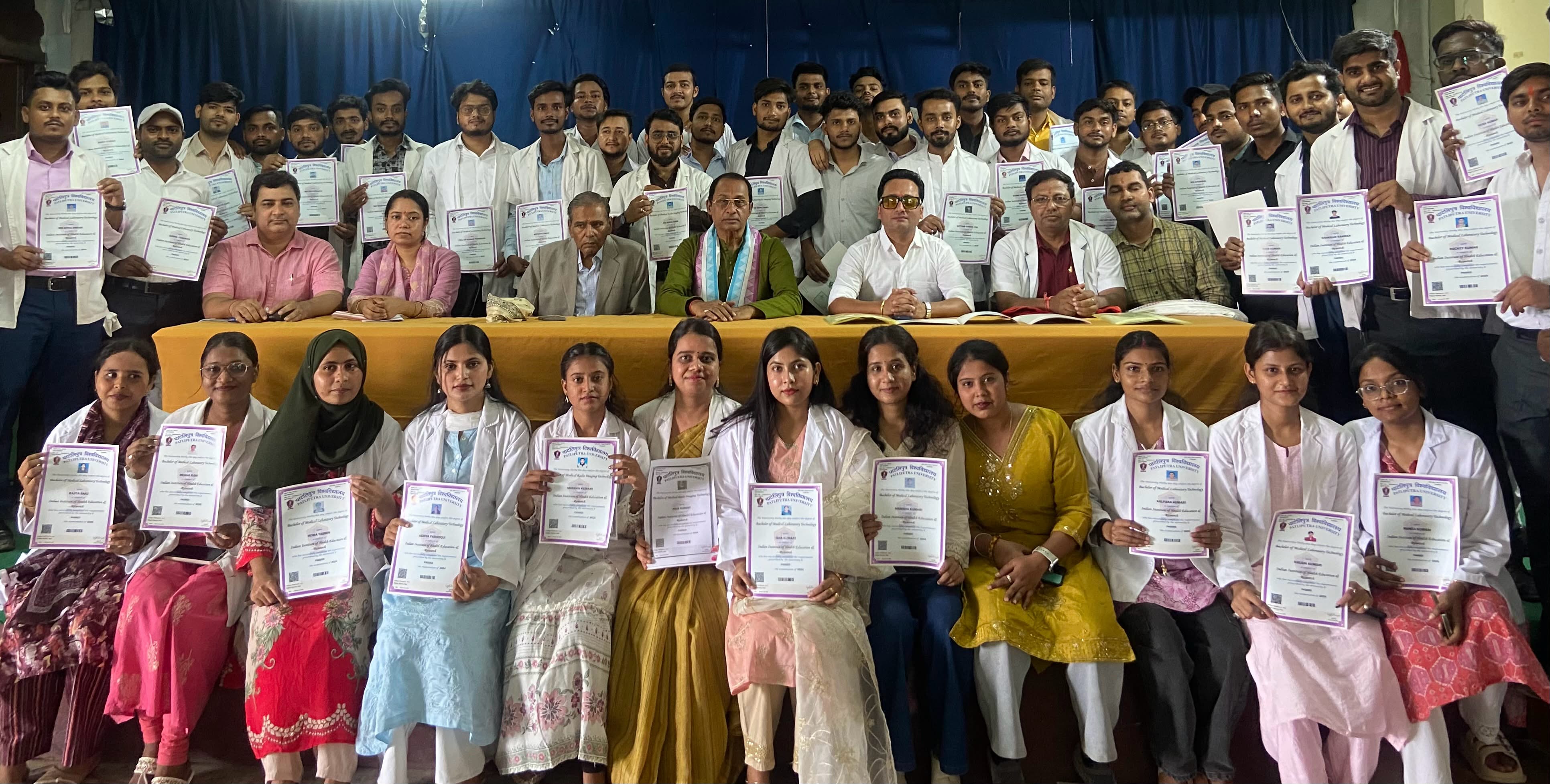पटना के हेल्थ इंस्टिच्युट में दीक्षांत समारोह, 72 छात्र-छात्राओं को मिली स्नातक की उपाधि