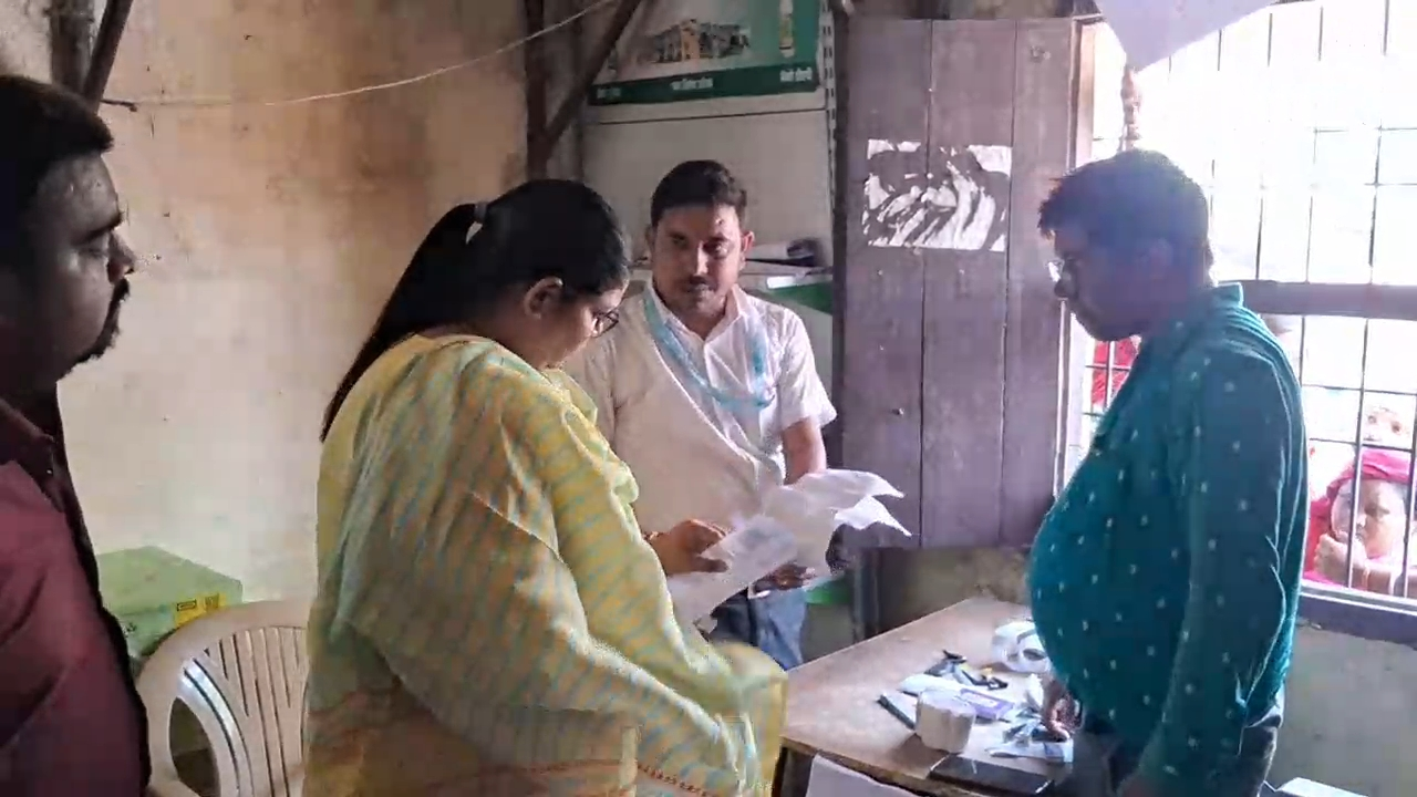 मोहनिया में खाद संकट से किसान परेशान, बिस्कोमान की अव्यवस्था पर SDM का एक्शन