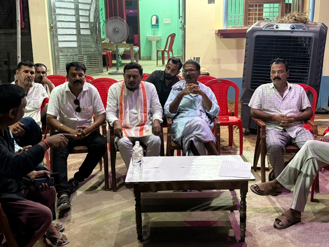 रौशन आनंद के परिवारवालों से मिले जन सुराज नेता किशोर कुमार, प्रिंस यादव की संदिग्ध मौत की CBI जांच की मांग