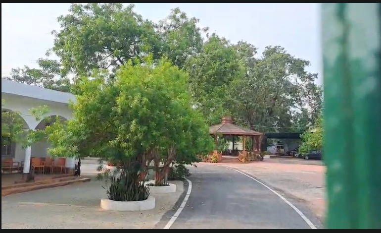 Rabri Devi : सुरक्षा घटते ही लालू-राबड़ी का बड़ा फैसला! सुरक्षा में तैनात सभी जवान बैरक लौटाए गए;देखिए राबड़ी आवास की लाइव तस्वीरें