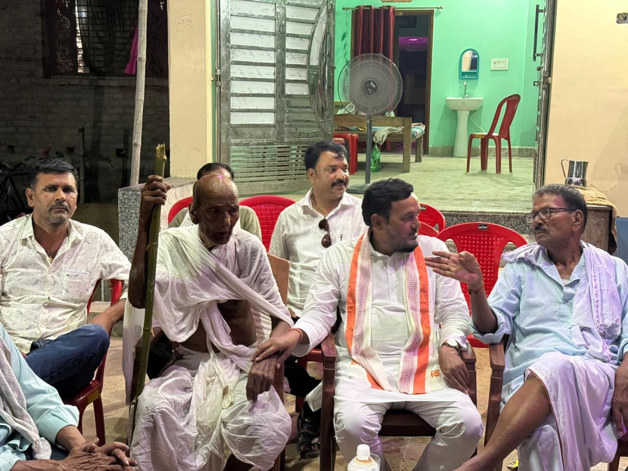 रौशन आनंद के परिवारवालों से मिले जन सुराज नेता किशोर कुमार, प्रिंस यादव की संदिग्ध मौत की CBI जांच की मांग