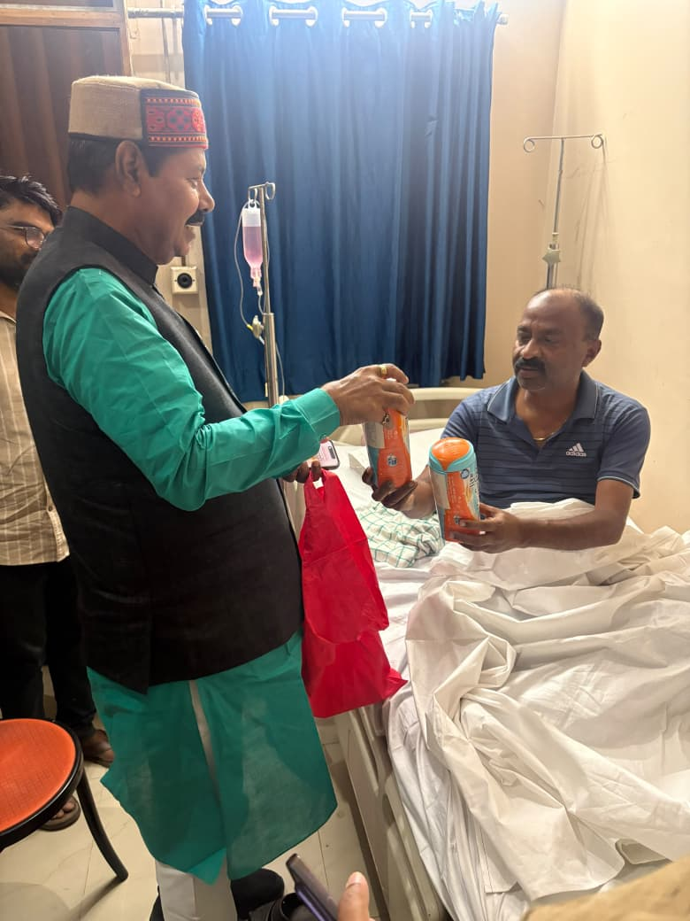 MLC टिकट विवाद के बाद बढ़ी नजदीकियां, शिवचंद्र राम से अस्पताल में मिलने पहुंचे सुनील सिंह