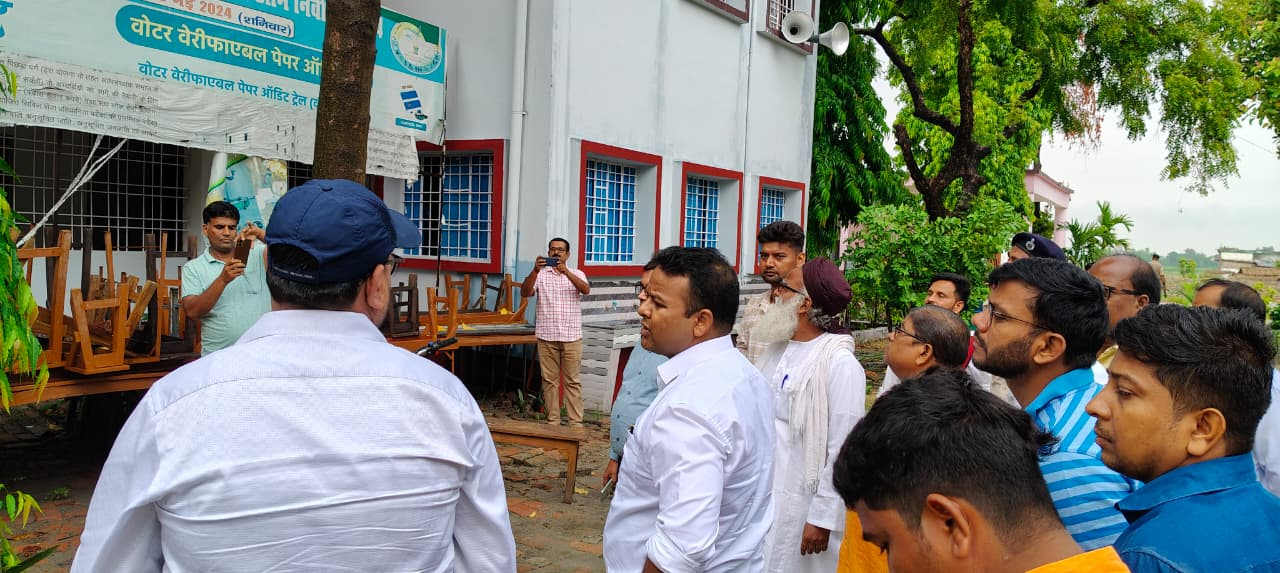 गोपालगंज डीएम ने दो नये डिग्री कॉलेजों का किया औचक निरीक्षण, व्यवस्था को सुधारने का दिया निर्देश