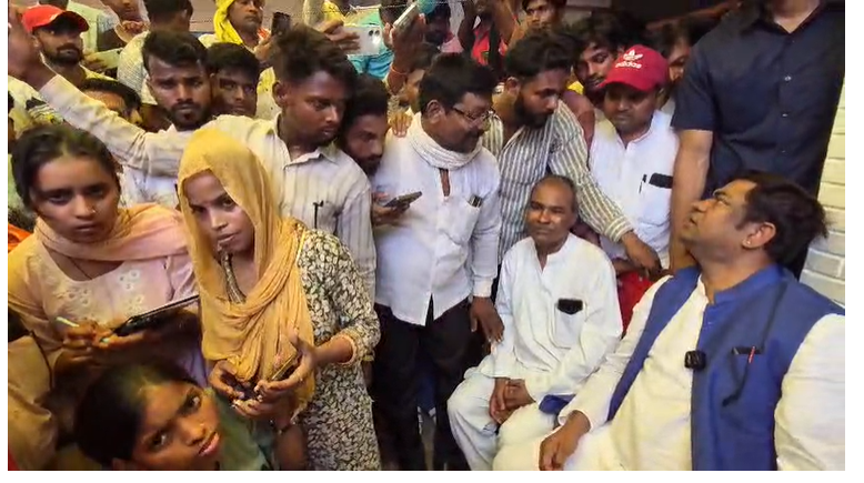 लक्ष्मण निषाद हत्याकांड: पीड़ित परिवार से मिले मुकेश सहनी, बोले- हर दोषी को सजा दिलाएंगे