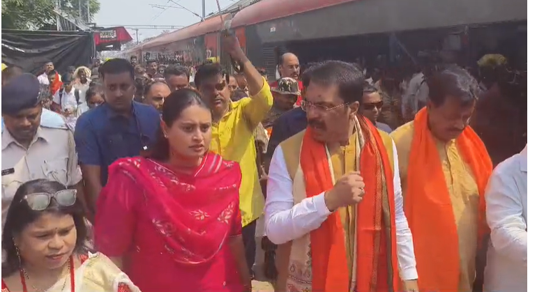 वंदे भारत से जमुई पहुंचे भाजपा प्रदेश अध्यक्ष संजय सरावगी, बोले- पीएम मोदी की अपील पर चुना ट्रेन का सफर