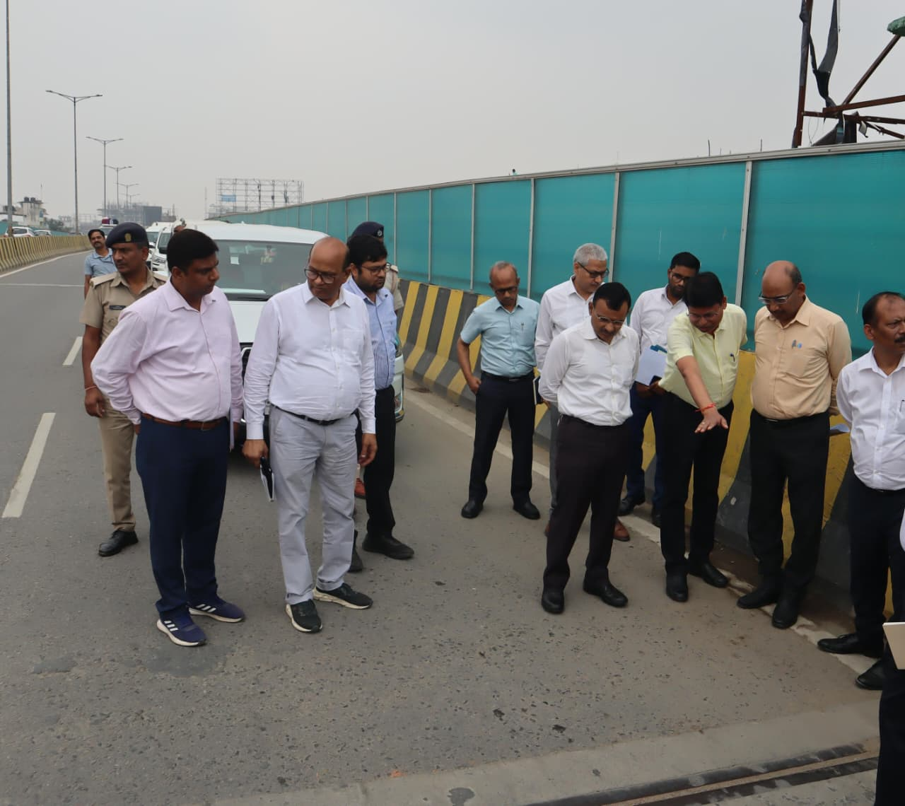पटना में सड़कों और फ्लाइओवर की खामियों पर सख्त हुए सचिव, तय समय में सुधार के निर्देश