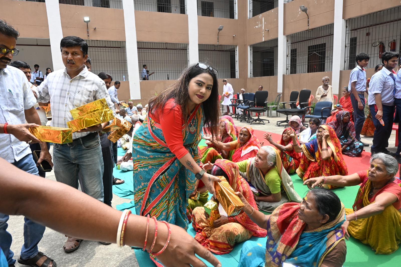 जी. डी. गोयनका स्कूल के बच्चों ने वृद्धाश्रम में बांटा प्यार और सम्मान, भावुक हुए बुजुर्ग