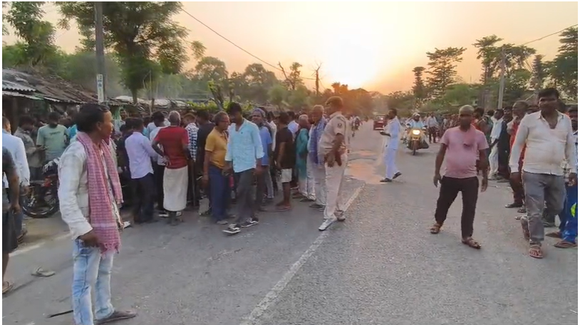 सुपौल में बेलगाम पिकअप ने बाइक सवार को रौंदा, पत्नी के लिए वट सावित्री पूजा का सामान लेकर जा रहा था ससुराल 