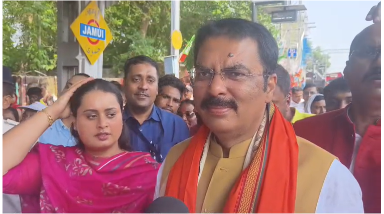 वंदे भारत से जमुई पहुंचे भाजपा प्रदेश अध्यक्ष संजय सरावगी, बोले- पीएम मोदी की अपील पर चुना ट्रेन का सफर