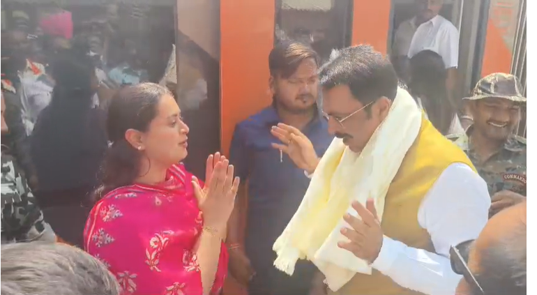 वंदे भारत से जमुई पहुंचे भाजपा प्रदेश अध्यक्ष संजय सरावगी, बोले- पीएम मोदी की अपील पर चुना ट्रेन का सफर
